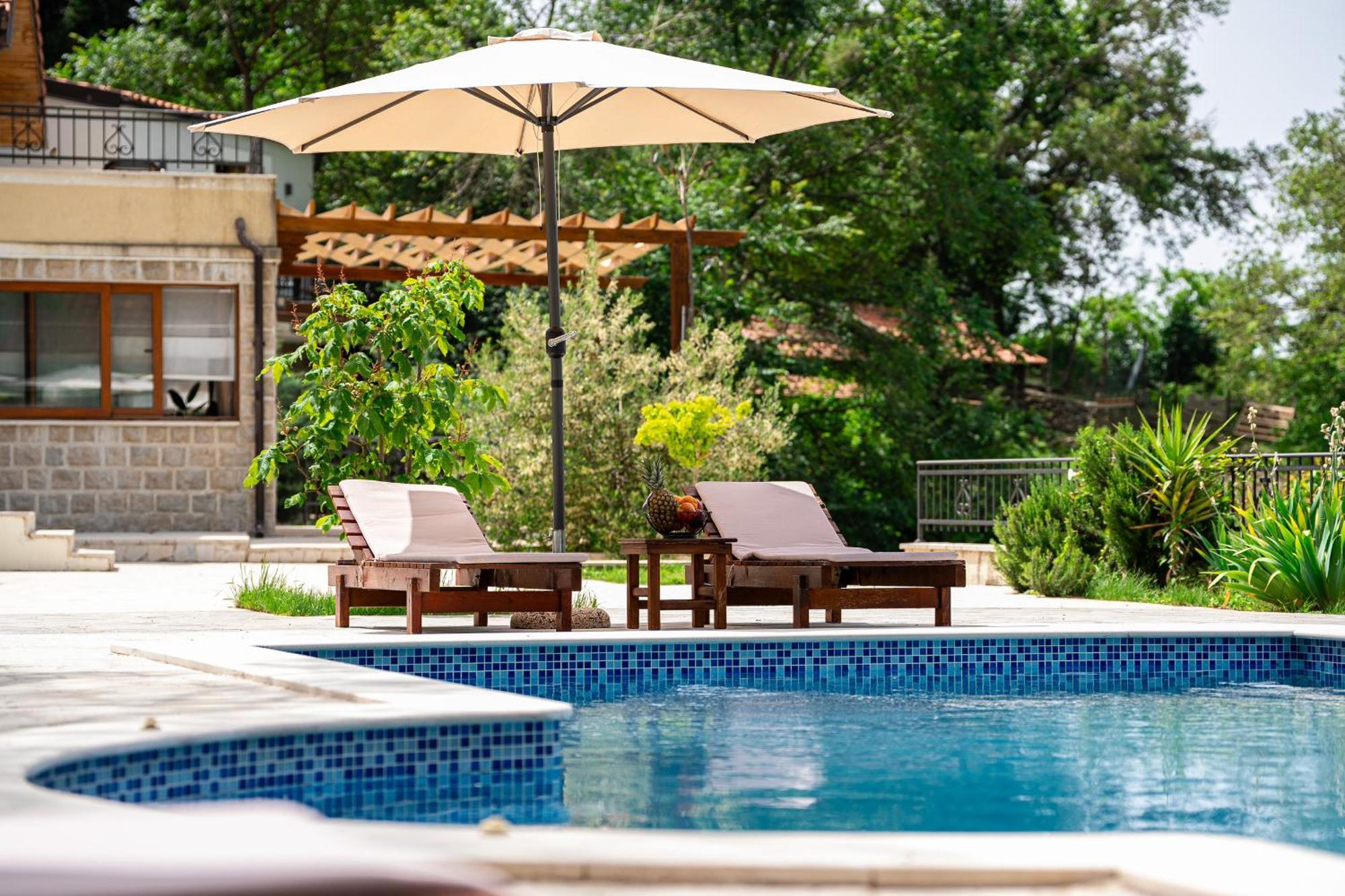 Sunset & Sunrise Villas In Stanisici-Two Villas With Common Pool بودفا المظهر الخارجي الصورة